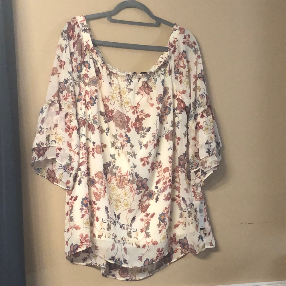 White floral top NEW WITH TAGS